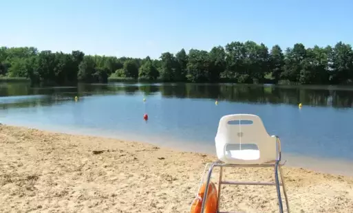 ludzie na plazy 