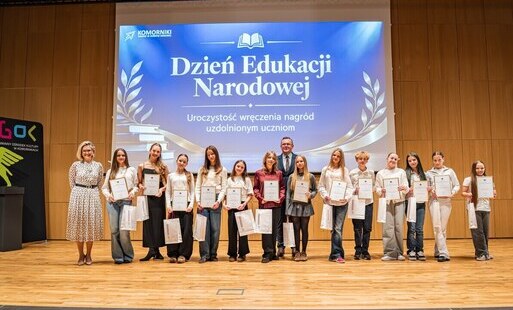 Zdjęcie do Obchody Dnia Edukacji Narodowej wraz z uroczystością wręczenia nagr&oacute;d uzdolninym uczniom 