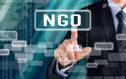 dłoń i napis ngo