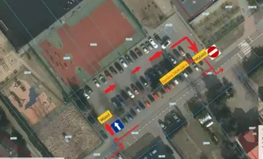 Zdjęcie do Zmiana organizacji ruchu na parkingu przy Szkole Podstawowej nr 1 w Komornikiach