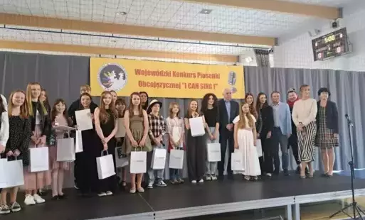 grupa ludzi